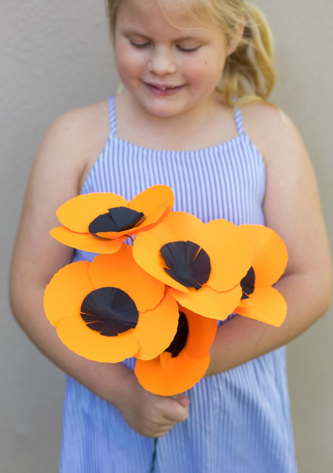 How to Make Tissue Paper Poppies: 9 Steps (with Pictures)