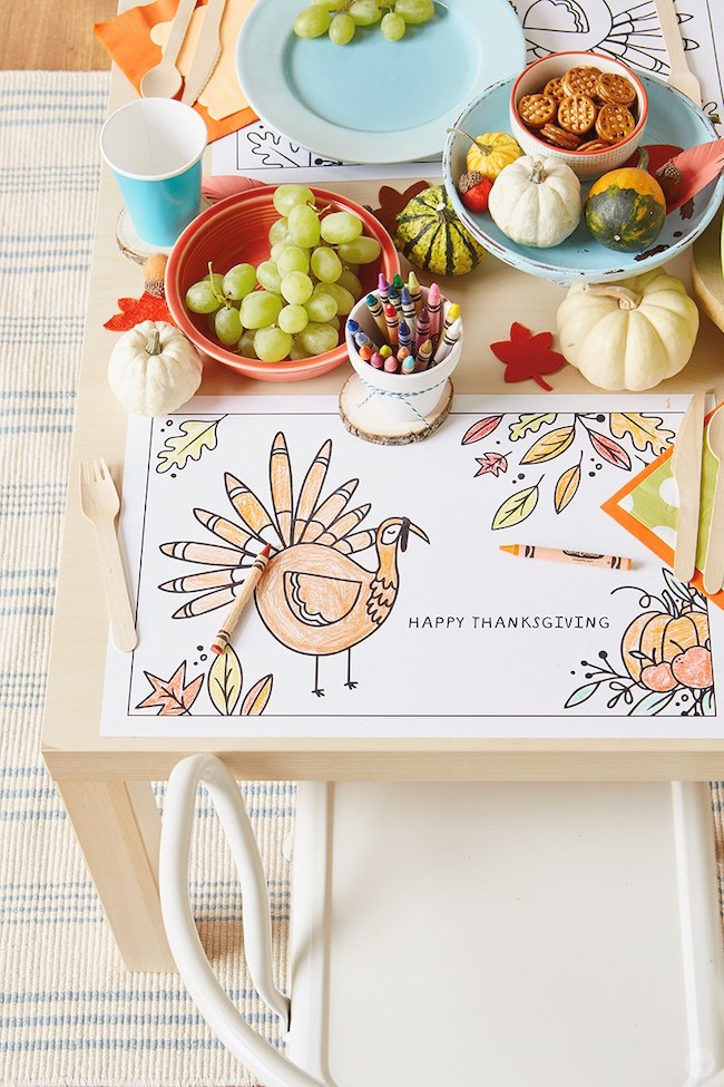 Coloring themed Thanksgiving kids table