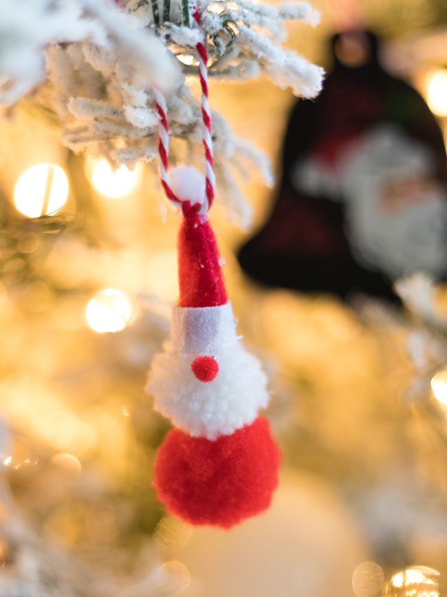 DIY pom-pom santa ornament