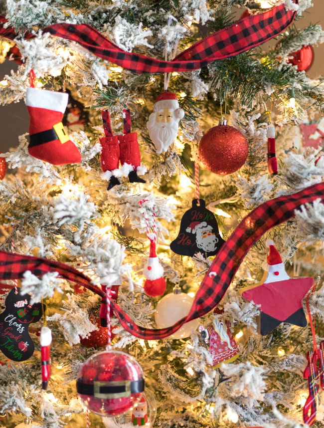 DIY Santa ornaments on Christmas tree