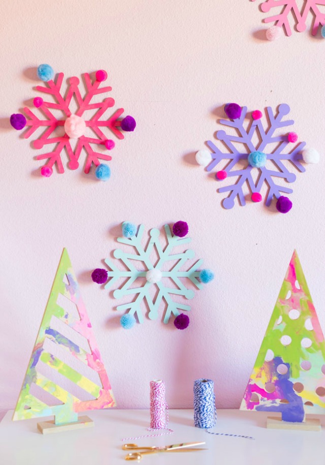 Giant Wooden Snowflakes with Pom-Poms! - Design Improvised