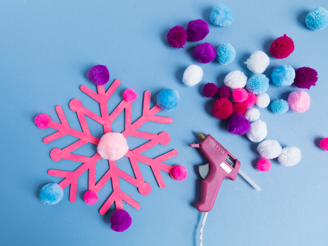 How to decorate snowflakes with pom-poms