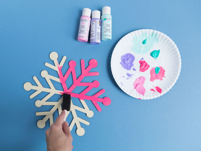 How to paint wood snowflakes