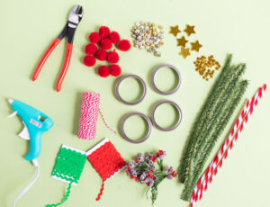 Make the Cutest Mason Jar Lid Wreath Ornaments! - Design Improvised