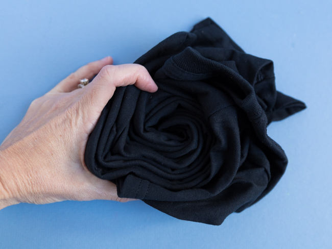How to tie dye a black shirt