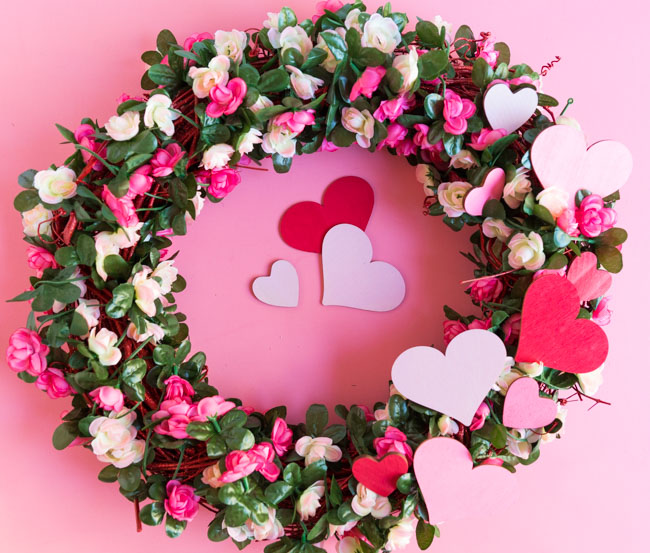 DIY Valentine wreath with roses and hearts