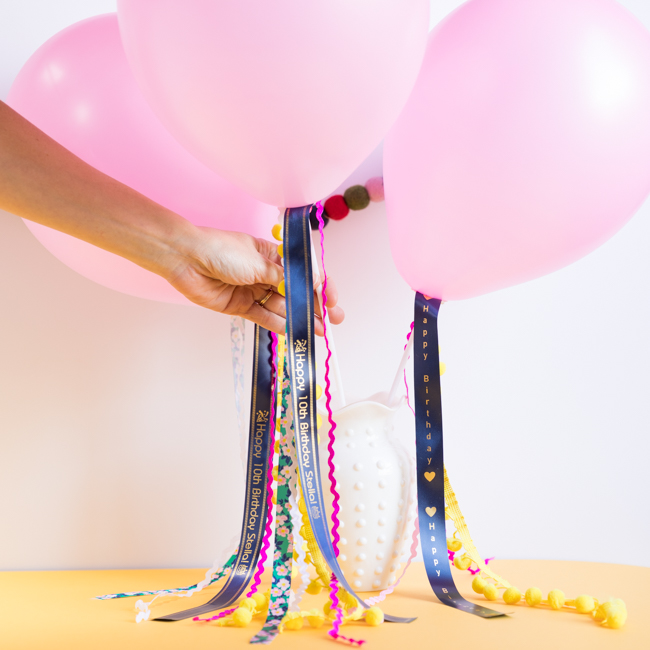 modeling - How to create a ribbon and attach it to a balloon