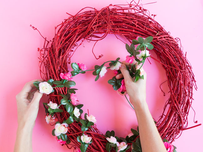 How to make a rose wreath for Valentine's Day