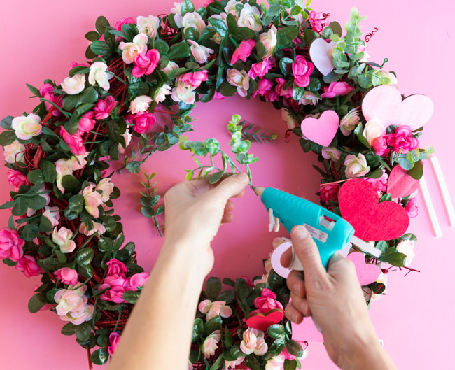 How to make an artificial flower wreath for spring