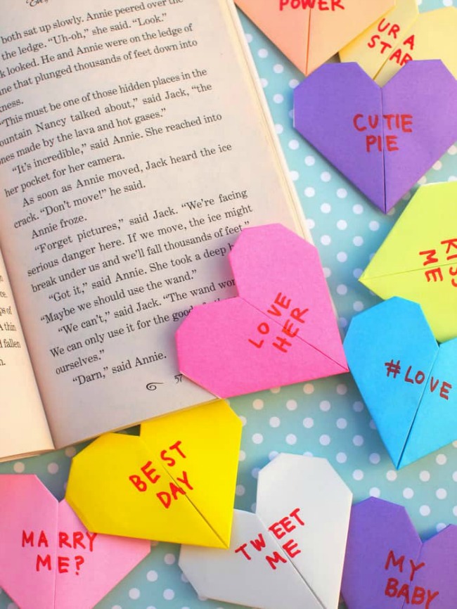 Simple paper heart bookmarks