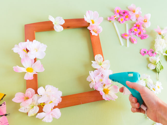 How to decorate a picture frame with artificial flowers