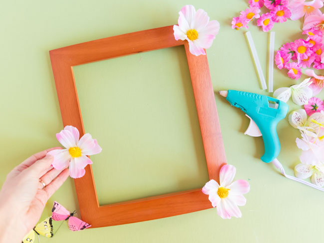 How to make artificial flower picture frames