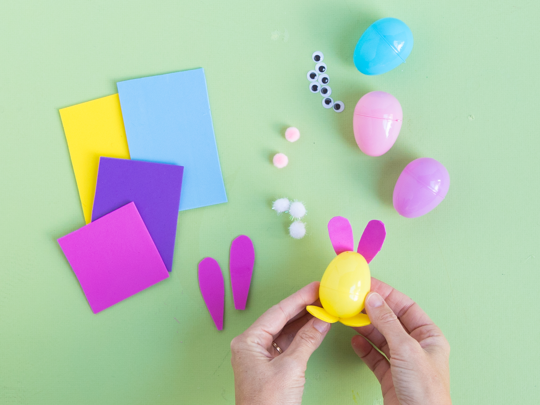 How to make plastic bunny eggs