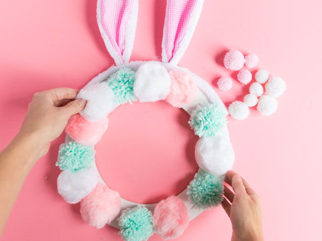 How to make a pom-pom bunny wreath
