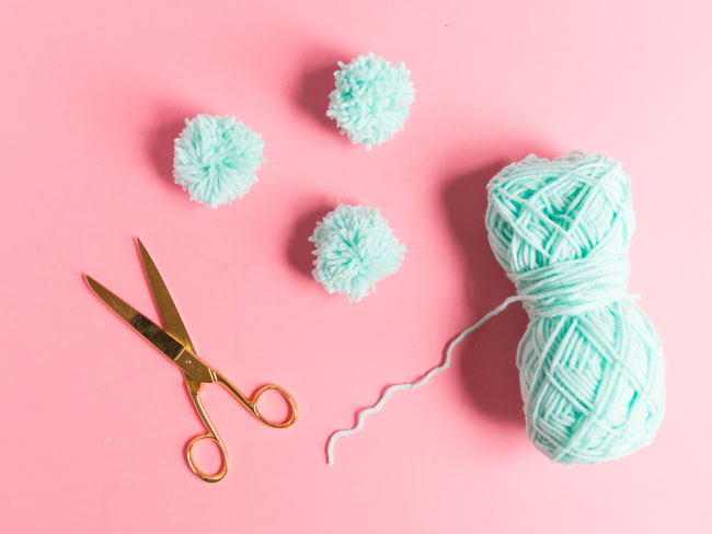 How to make yarn pom-poms