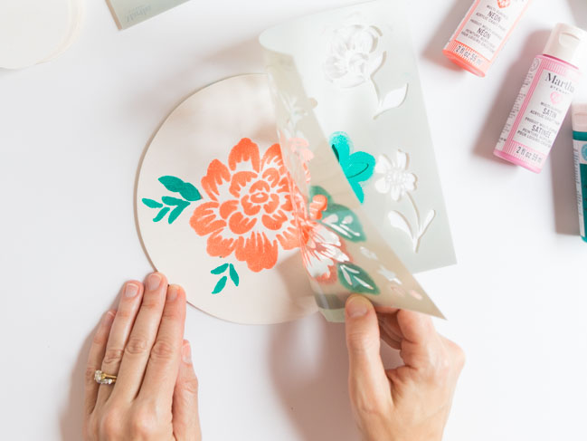 How to paint a flower with a stencil