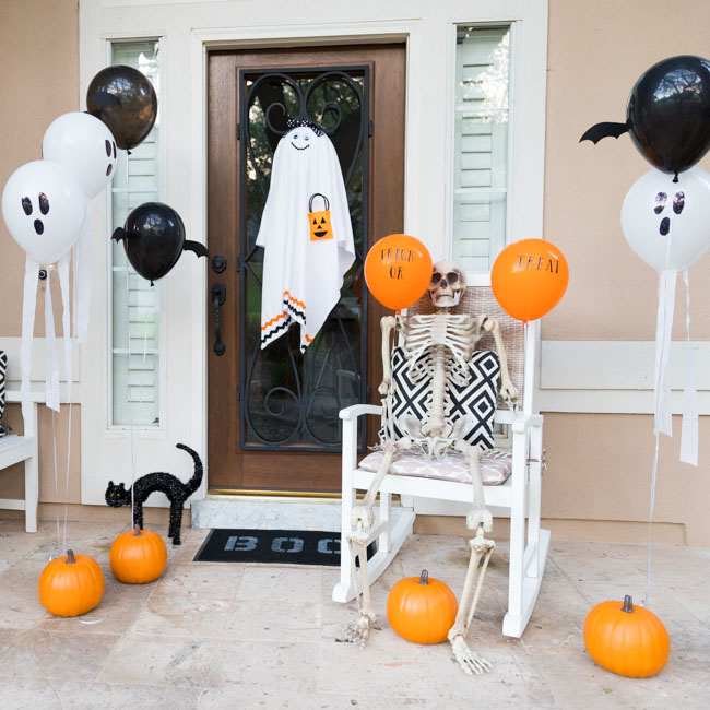 DIY Halloween Balloons on Front Porch