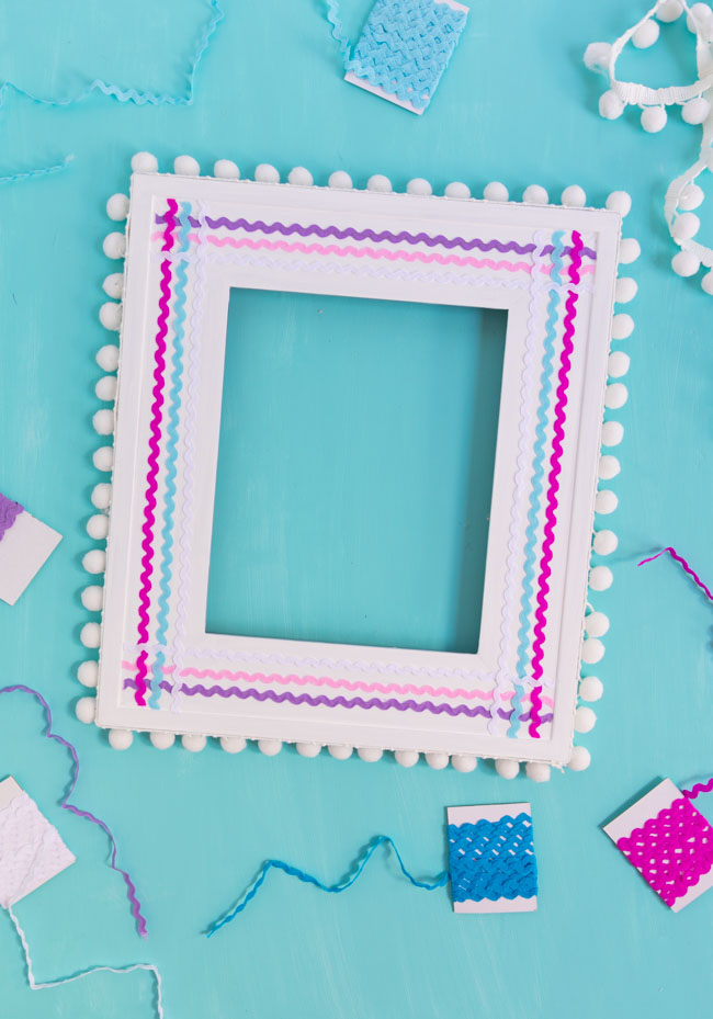 DIY Picture Frame with Rickrack and Pom-Pom Trim