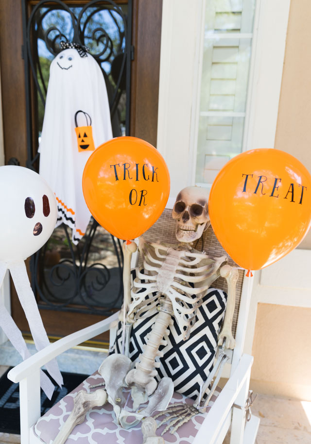 Decorate Your Halloween Porch with Balloons