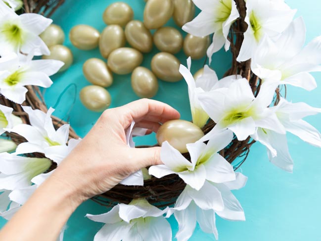 How to make a gold Easter egg wreath