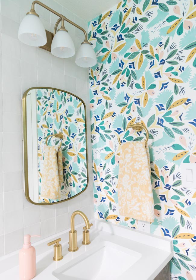 5 Colorful Girls Bathroom Ideas