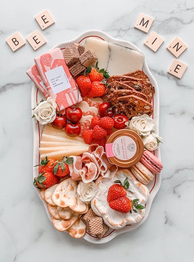 Valentine's day cute charcuterie board 